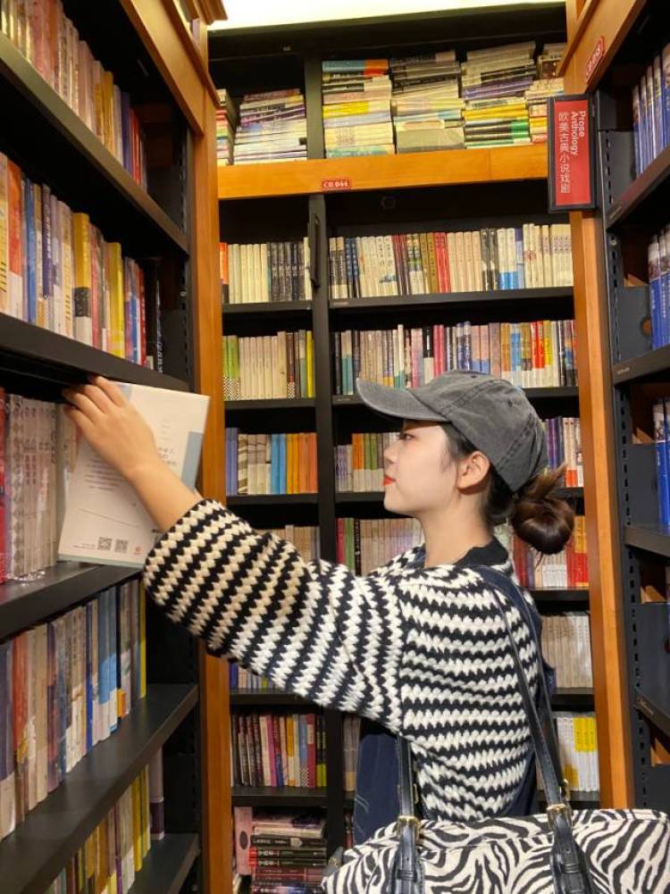 佳佳-重庆市·重庆市·江北区--喜欢记录日常穿搭、爱拍照,会p图…
身高156,体重88,有意的朋友看过来🤗