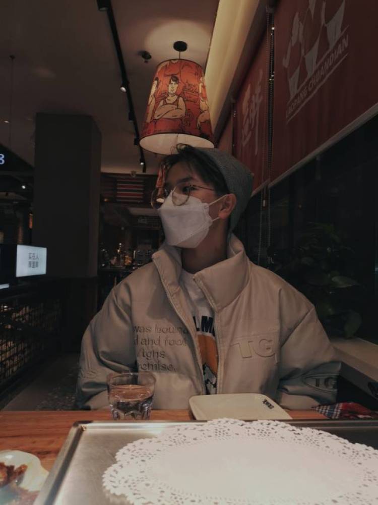 Tiamo-广西壮族自治区·南宁市·兴宁区-抖音，***-本人风格中性风，日常喜欢出去拍照，喜欢不同风格的穿搭，接受网店约拍