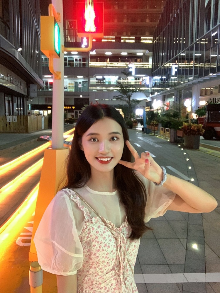 Aim-广东省·深圳市·龙华区-抖-接寄拍,短视频,开箱评测,穿搭,美食探店,化妆,医美护肤,美甲,