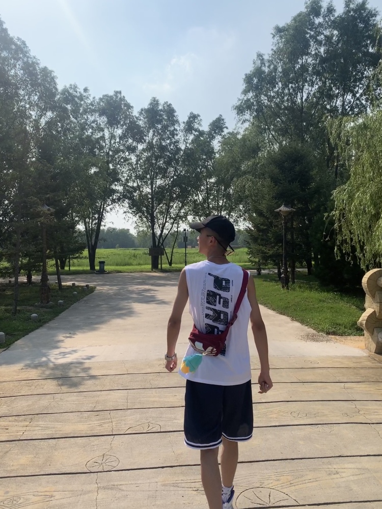 ᝰꫛꫀꪝ-山东省·威海市·环翠区--大家好！
🉑️接全国范围的买家秀、寄拍模特、穿搭分享（小红📖）探店打卡（山东）
身高：183cm 体重：120kg
其他风格的也可以接～鞋包配饰也接～
擅长：文案、ps
蹲老板中～
年龄：19