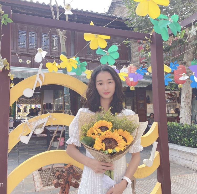 杨杨杨吖🌈-云南省·昆明市·官渡区-抖音 微博-身高168体重90 会拍照会P图 经常锻炼身材苗条 可接买家秀寄拍