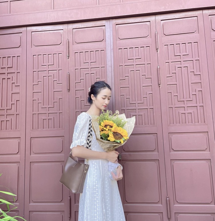 杨杨杨吖🌈-云南省·昆明市·官渡区-抖音 微博-身高168体重90 会拍照会P图 经常锻炼身材苗条 可接买家秀寄拍
