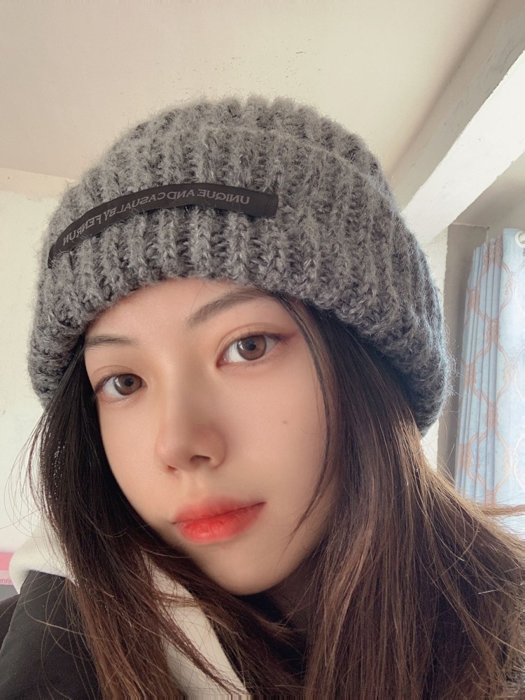 卡哇伊啵啵子~-江苏省·泰州市·兴化市--本人身高170 体重46kg。长相不错。
长相好看 也会p图,手也好看。
可以接网拍寄拍送拍,擅长接帽子围巾美甲项链首饰等
可凑近拍照或者半身拍照的单子。
因为全身图 需要摆姿势暂时没有尝试过。
出图