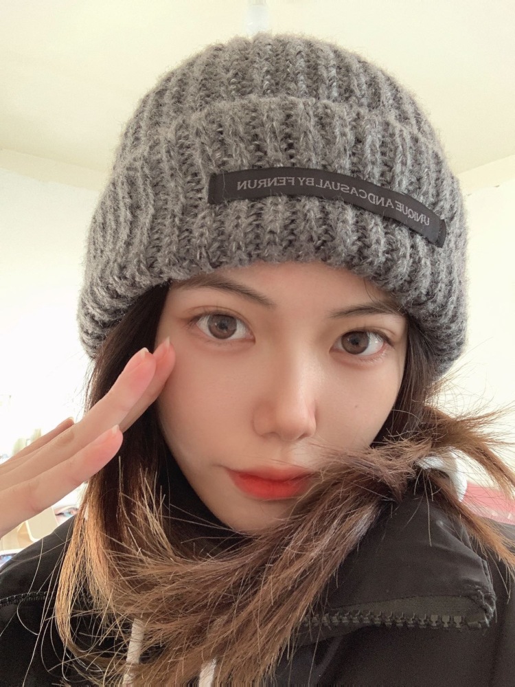 卡哇伊啵啵子～-江苏省·泰州市·兴化市--本人身高170 体重46kg。长相不错。
长相好看 也会p图，手也好看。
可以接网拍寄拍送拍，擅长接帽子围巾美甲项链首饰等
可凑近拍照或者半身拍照的单子。
因为全身图 需要摆姿势暂时没有尝试过。
出图