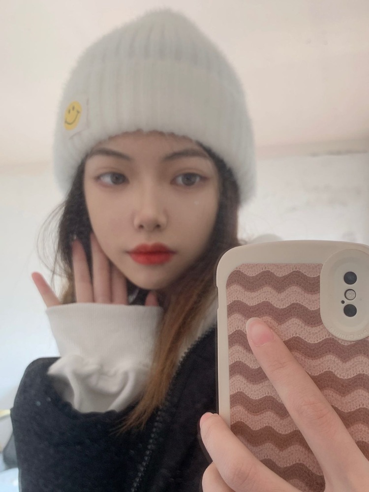卡哇伊啵啵子～-江苏省·泰州市·兴化市--本人身高170 体重46kg。长相不错。
长相好看 也会p图，手也好看。
可以接网拍寄拍送拍，擅长接帽子围巾美甲项链首饰等
可凑近拍照或者半身拍照的单子。
因为全身图 需要摆姿势暂时没有尝试过。
出图