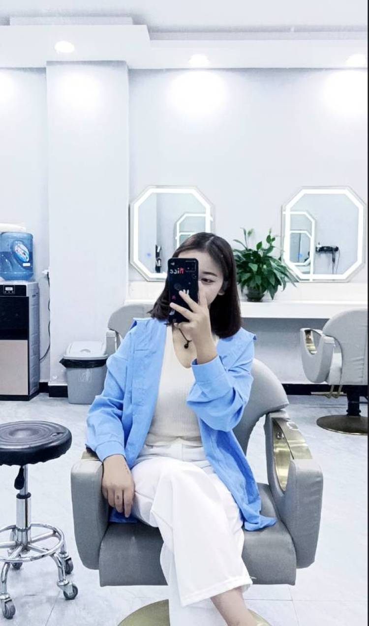 發財.-贵州省·毕节市·纳雍县-快手  抖音  ***-喜欢拍照  短视频之类 各大商家🉑 联系我 .寄拍模特、穿搭（小红📖）探店打卡（贵阳）
身高：152cm 体重：48kg  年龄：17
能hold纯欲风、性感风的衣衣～其他风格的也可以接～
本人风格中