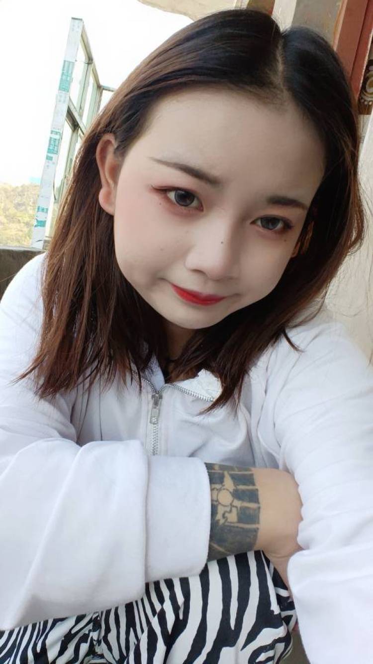 發財.-贵州省·毕节市·纳雍县-快手  抖音  ***-喜欢拍照  短视频之类 各大商家🉑 联系我 .寄拍模特、穿搭（小红📖）探店打卡（贵阳）
身高：152cm 体重：48kg  年龄：17
能hold纯欲风、性感风的衣衣～其他风格的也可以接～
本人风格中
