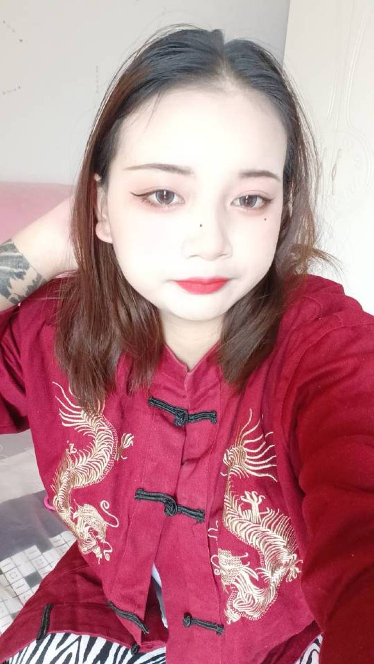發財.-贵州省·毕节市·纳雍县-快手  抖音  ***-喜欢拍照  短视频之类 各大商家🉑 联系我 .寄拍模特、穿搭（小红📖）探店打卡（贵阳）
身高：152cm 体重：48kg  年龄：17
能hold纯欲风、性感风的衣衣～其他风格的也可以接～
本人风格中