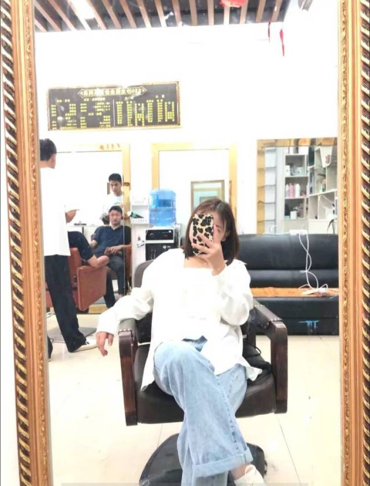 發財.-贵州省·毕节市·纳雍县-快手 抖音 ***-喜欢拍照 短视频之类 各大商家🉑 联系我 .寄拍模特、穿搭(小红📖)探店打卡(贵阳)
身高:152cm 体重:48kg 年龄:17
能hold纯欲风、性感风的衣衣~其他风格的也可以接~
本人风格中