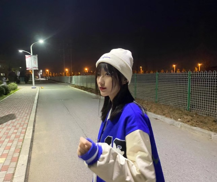 霜紧致-辽宁省·盘锦市·兴隆台区-,-日常喜欢出去拍照,喜欢不同风格的穿搭,接受网店约拍 。对穿搭很感兴趣,欢迎找我接单,价格好说 可视频欢迎商家联系我 可以接卖家秀各种商业拍摄 可以私聊我 谢谢~
拍照什么的都可以呀 出图快 寄拍,或