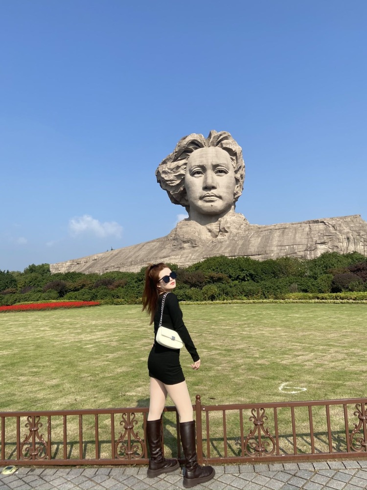 JIA MIN-广东省·广州市·天河区-抖音  快手   ***   -会跳舞🕺喜欢服装穿搭，可拍首饰、包包、化妆品、护肤品，有需要寄拍的商家欢迎来找我哦！