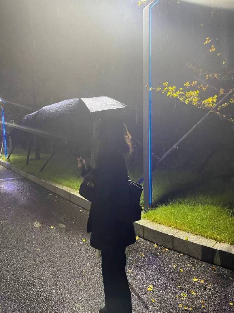 🐽-辽宁省·沈阳市·浑南区-快手-身高168 体重108
喜欢穿搭 喜欢拍照 喜欢p图
学的是设计专业 对穿搭小有研究
在快手上会发布自己的相关作品
