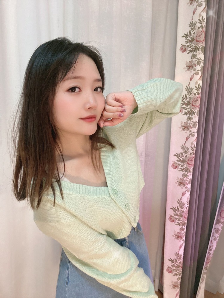 孟柯-陕西省·西安市·未央区--大家好！我是西安网红：可儿
买家秀，寄拍，网拍，
擅长拍照，色彩，画画，修图
年龄25岁，身高160，体重100斤
艺名：可儿
身份：主播带货，买家秀寄拍
粉丝：900+