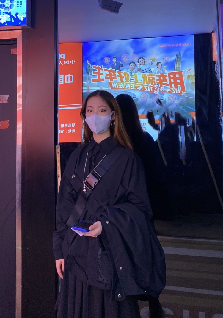一个大不溜💕-贵州省·贵阳市·云岩区-抖音-大三学生 护理专业 喜欢唱歌 拍照喜欢拍风景 搭配随意 穿衣风格普通 只想赚点外快 很希望能被商家发现并且认可