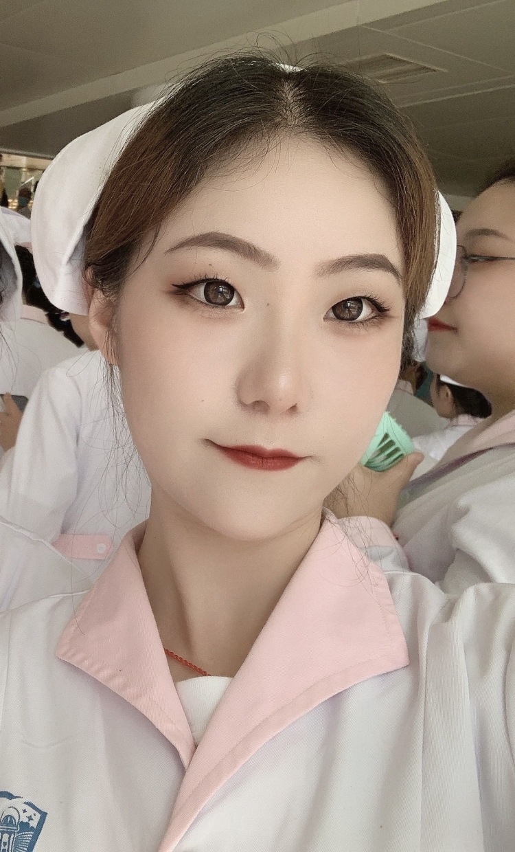 一个大不溜💕-贵州省·贵阳市·云岩区-抖音-大三学生 护理专业 喜欢唱歌 拍照喜欢拍风景 搭配随意 穿衣风格普通 只想赚点外快 很希望能被商家发现并且认可