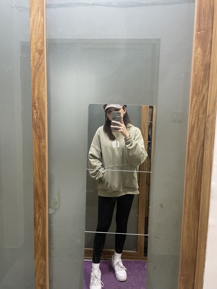 Eileen-广东省·东莞市·南城街道--身高161，体重92.喜欢摄影加上服装搭配,风格倾向于休闲，甜酷和运动风