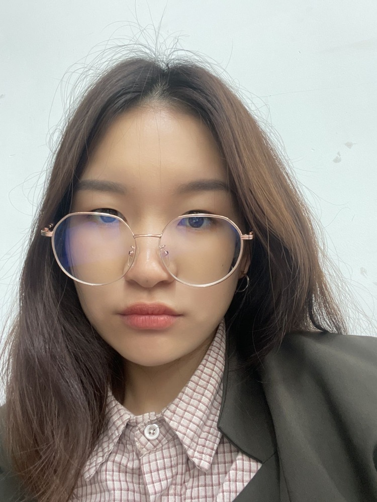 Eileen-广东省·东莞市·南城街道--身高161，体重92.喜欢摄影加上服装搭配,风格倾向于休闲，甜酷和运动风