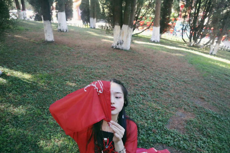 是佳丽呀-四川省·成都市·双流区--身高161 体重98 爱拍照。接寄拍 服装 饰品 包包等。 各种风格。都可驾驭 671淘气值 会修图。 拍照风格超可