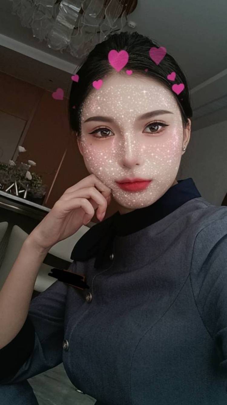 --湖南省·长沙市·望城区--身高167cm 体重48KG 美妆，拍照，修图我都擅长.懂得搭配，可接买家秀，模特图.首饰衣服鞋子包包等等都可以接