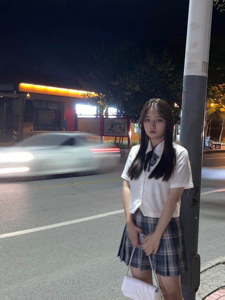 然-河北省·沧州市·黄骅市-抖音-微胖寄拍衣服鞋子包包，可接受多风格，身高168体重126，18岁在校大学生会修图，费用协商