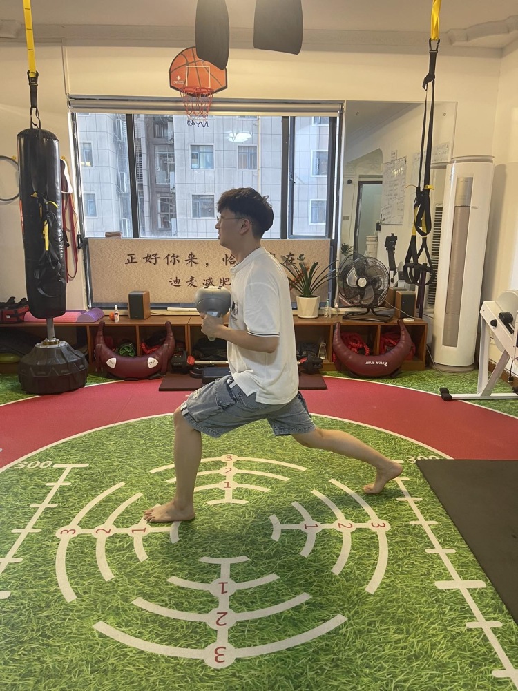 懒猫-湖南省·郴州市·北湖区-抖音：懒猫-大家好，我是位新人平时爱好化妆护肤，搭配等一切和美有关的都非常感兴趣，本人学习过化妆，自拍（照片里男女都可以接单）。