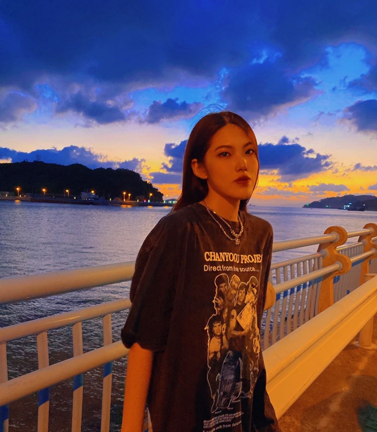 Miaoiaom-上海市·上海市·松江区--大家好,我是新人接买家秀,身高164体重100,适合酷一点的风格,喜欢氛围感 ,可以尝试不同的感觉,平时喜欢唱歌跳舞,喜欢我的可以来找我谢谢