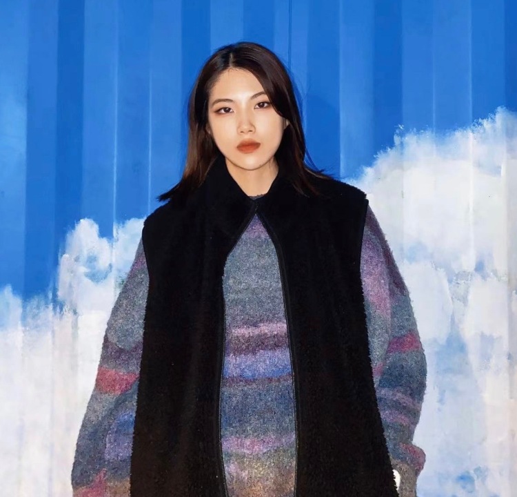 Miaoiaom-上海市·上海市·松江区--大家好,我是新人接买家秀,身高164体重100,适合酷一点的风格,喜欢氛围感 ,可以尝试不同的感觉,平时喜欢唱歌跳舞,喜欢我的可以来找我谢谢