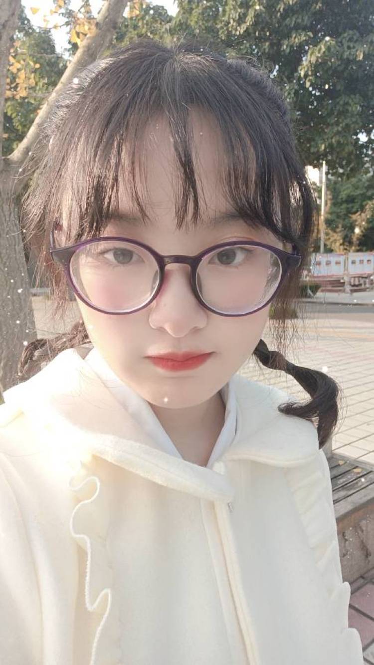 笙-四川省·眉山市·东坡区--素人接寄拍,无论是买家秀还是拍首饰,化妆品,淘宝 网拍,我都可以,长得呢五官端正,会化妆,拍照修图都还可以。