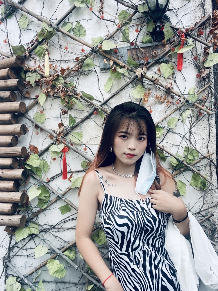 溫柔大哥！-广东省·深圳市·龙岗区-抖音 最右 微博-我是个很喜欢拍照的女孩子，会p图，能hold住各种风格，快快砸单过来