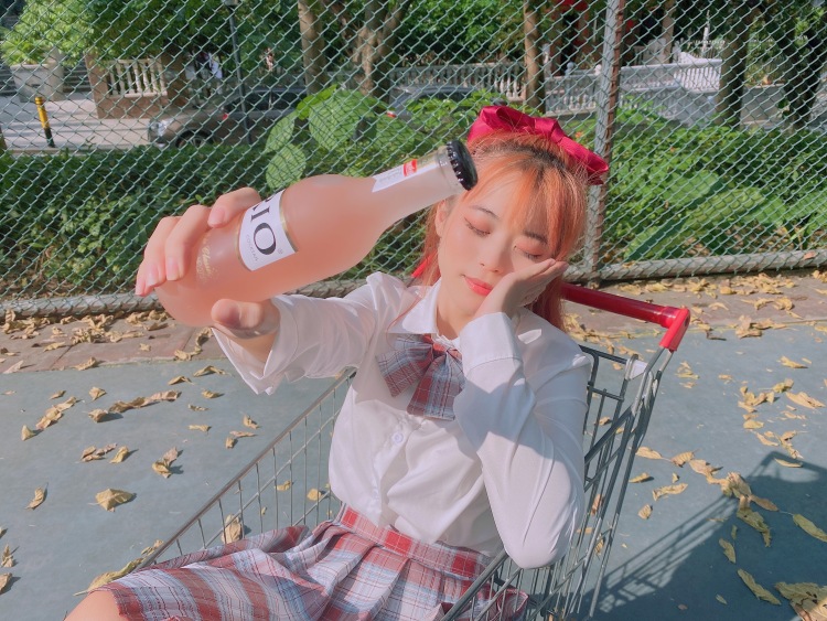 溫柔大哥!-广东省·深圳市·龙岗区-抖音 最右 微博-我是个很喜欢拍照的女孩子,会p图,能hold住各种风格,快快砸单过来