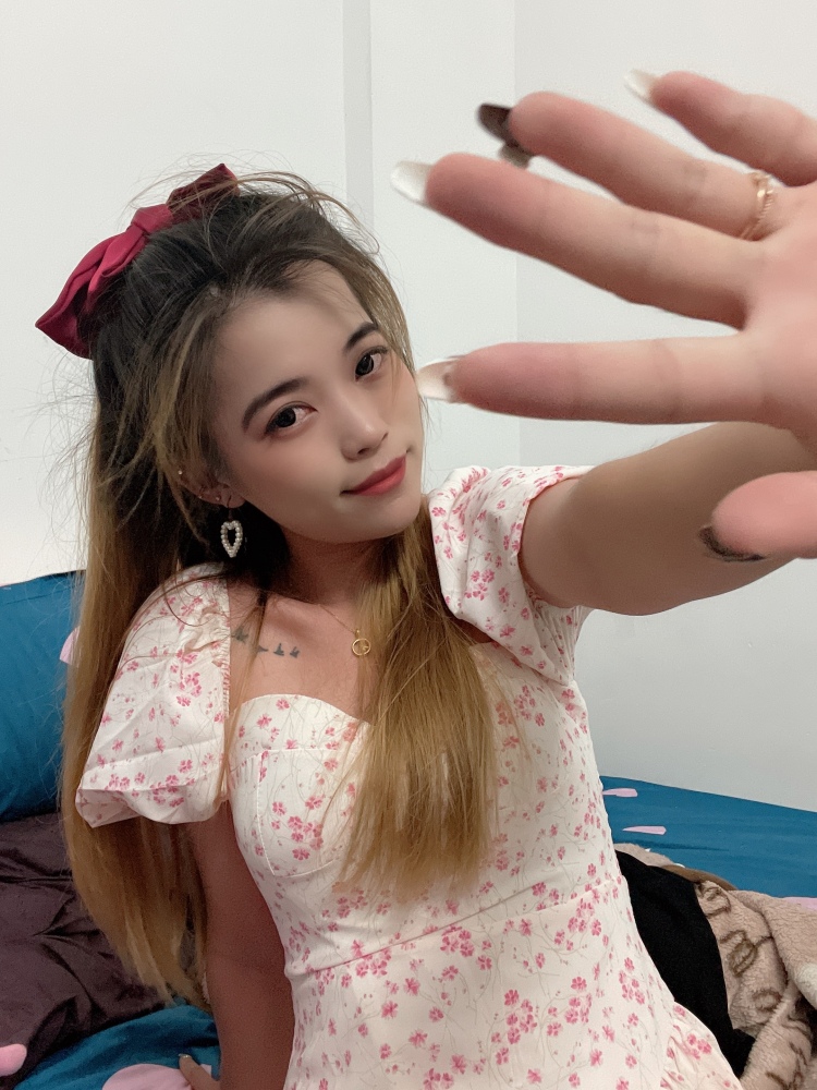 溫柔大哥！-广东省·深圳市·龙岗区-抖音 最右 微博-我是个很喜欢拍照的女孩子，会p图，能hold住各种风格，快快砸单过来