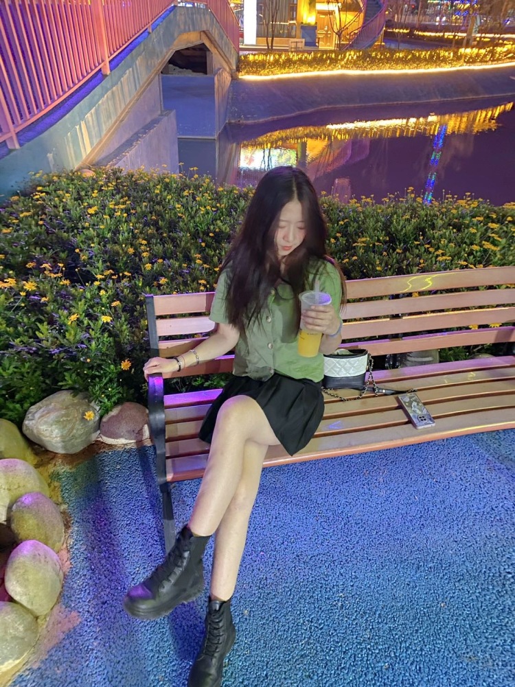 美少女壮士-云南省·保山市·隆阳区-快手-擅长穿搭、化妆、p图等，可接买家秀、寄拍、种草带货。接衣服、鞋子、包包、各种饰品第一次尝试，价格适中即可
身份：网红带货
年龄：22
身高：160CM
体重：51
粉丝：1000