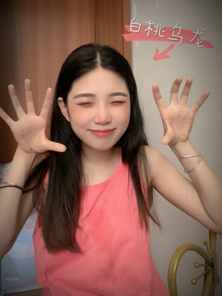 一只冰箱美少女-四川省·宜宾市·江安县-抖音/***/微博/快手-特长:喜欢买衣服搭配,拍照,爱美
梦想:我从小生活在小县城,因为小时候家庭条件不好,有一个妹妹和弟弟,从小就羡慕别人穿漂亮的衣服,所以我想做一个穿搭博主,让很多人喜欢我的穿搭,如果有机会我会毫不犹豫的