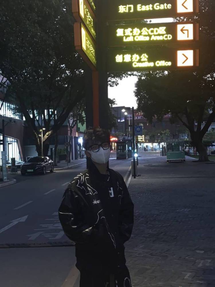 IMAGINE-广东省·广州市·天河区--兴趣是谈谈吉他 一些乐器 职业就是在校生高中生 平时也喜欢一些衣服穿搭设计和摄影和对照片进行p图和修图 来这里想做一下兼职模特当寄拍模特 希望各位商家来看看我!为人也很勤恳吧 可以hold住各种类型风