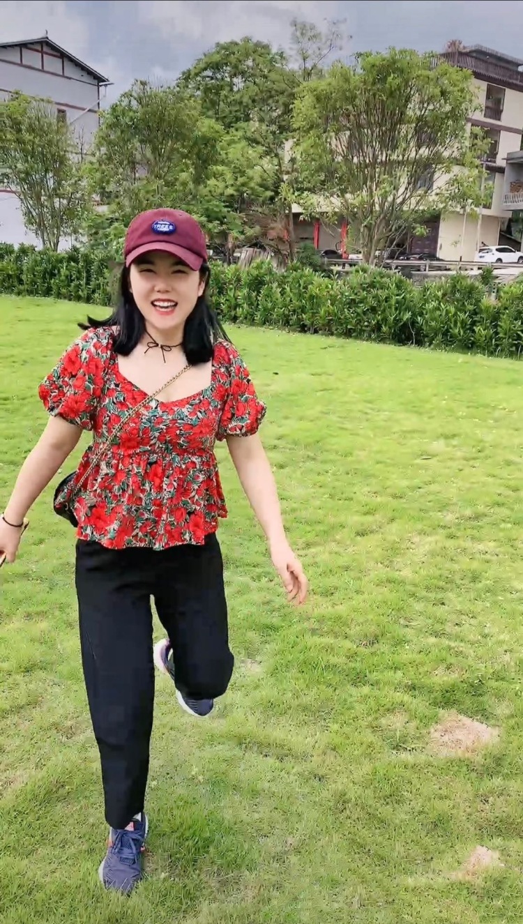 🍉-重庆市·重庆市·黔江区-抖音 *** 微博-买家秀,寄拍(服装,包包都可),开箱评测。会拍照,会穿搭,会p图
身高157 体重120