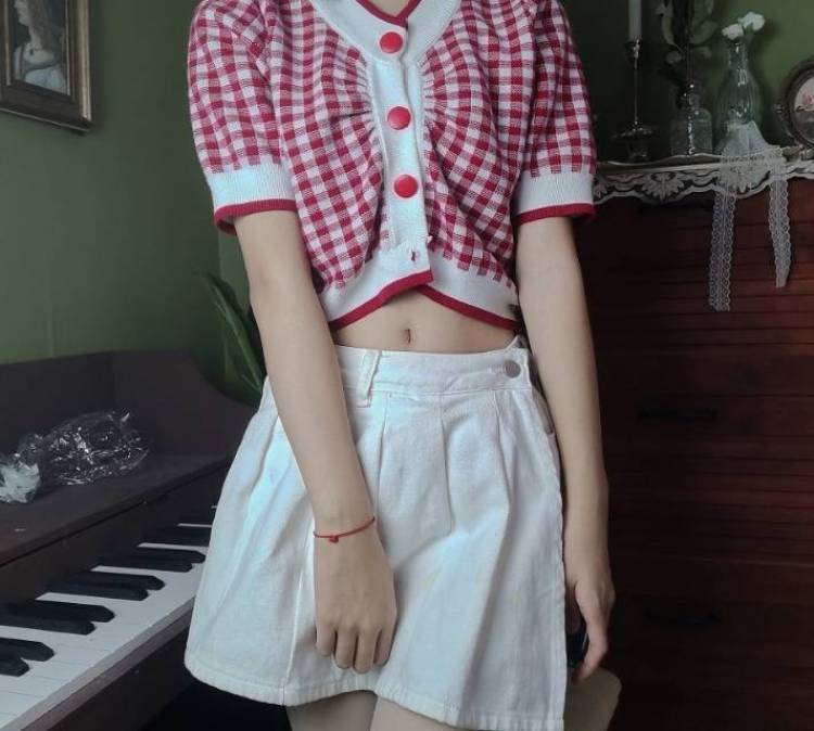 和怡岁岁年年-上海市·上海市·松江区-快手-接拍!包包衣服鞋子等都接 希望有商家看到我 周末出图很快 拍到满意为止 身高162 体重:88 出图带视频 保高质 !喜欢拍一些半身照全身照露脸照等都可 全能!!!对镜拍出图更快哦!