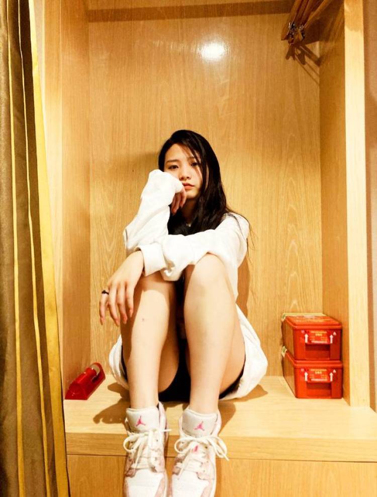 GoyaH_xiAn-贵州省·毕节市·大方县-微博:Goya_HxiAn-本人平时喜欢拍照研究一些穿搭,身材属于前凸后翘的,平时无聊也会分享一些好看的照片和穿搭
