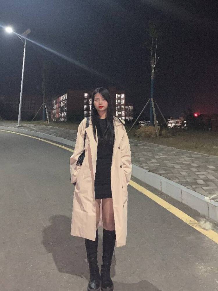 GoyaH_xiAn-贵州省·毕节市·大方县-微博:Goya_HxiAn-本人平时喜欢拍照研究一些穿搭,身材属于前凸后翘的,平时无聊也会分享一些好看的照片和穿搭