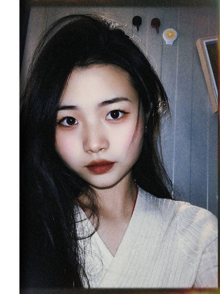 GoyaH_xiAn-贵州省·毕节市·大方县-微博:Goya_HxiAn-本人平时喜欢拍照研究一些穿搭,身材属于前凸后翘的,平时无聊也会分享一些好看的照片和穿搭