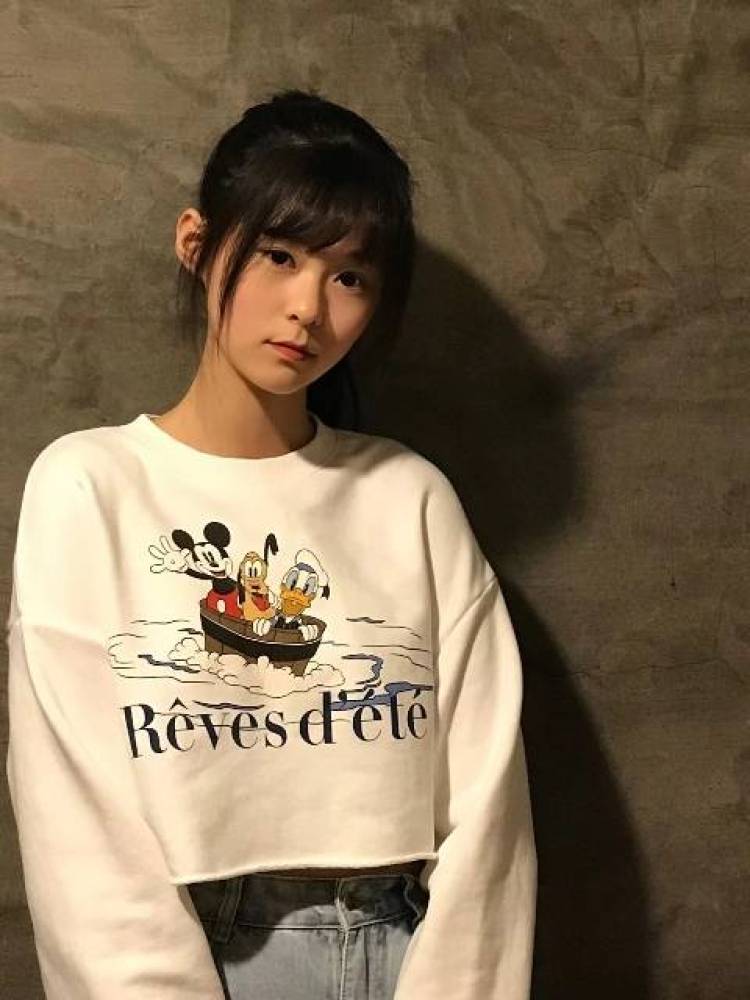 闵松月-山东省·威海市·乳山市-抖音***美拍-有寄拍模特经验 有固定背景出图快 身高170体重52kg年龄18特长舞蹈会爵士舞拉丁舞韩舞民族舞 会说一点韩语 混迹互联网六年 会剪视频vlog 古筝7级脾气好合作要求低收费低 大家好!我是忻州网红: