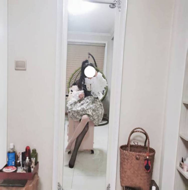 抱龙小白菜-江苏省·徐州市·新沂市--身高163 体重48kg
接搭配向/jk/lolita/汉服/买家秀/种草/软妹/日系
擅长拍摄甜系和lolita搭配类
会修图会化妆
出图快