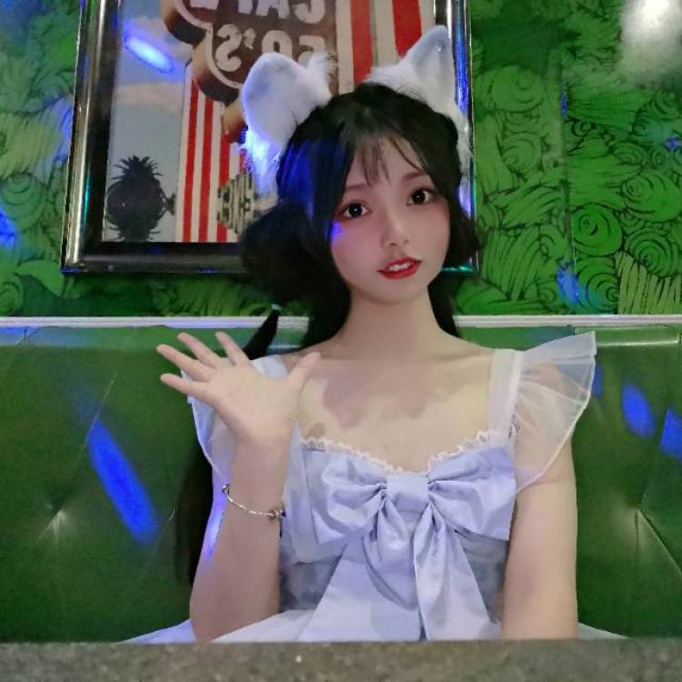 抱龙小白菜-江苏省·徐州市·新沂市--身高163 体重48kg
接搭配向/jk/lolita/汉服/买家秀/种草/软妹/日系
擅长拍摄甜系和lolita搭配类
会修图会化妆
出图快