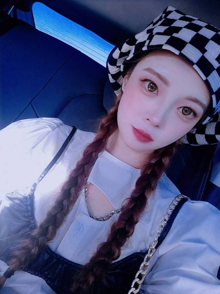 香菜er```Vanessa-浙江省·杭州市·江干区-抖音-服装设计师一名，🉑接设计稿，开箱测评，寄拍
注：身高157，体重48kg，比较上镜【会p图】