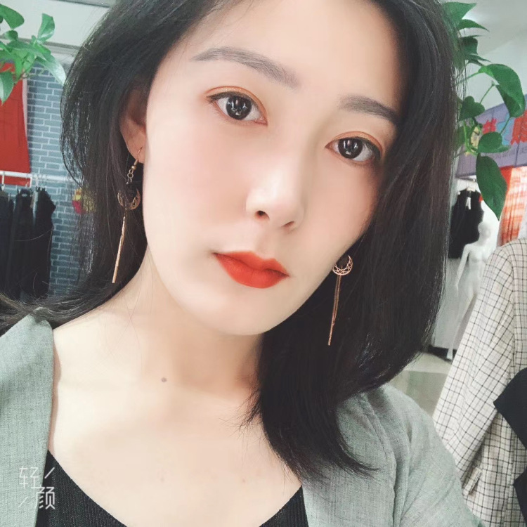 D-F W-E-R.陈静-北京市·北京市·丰台区--自拍照觉得不错,有一张脸可以用用,身材一般,身高162体重124微胖,朋友介绍自己属于气质女人,有单的商家可以尝试一下