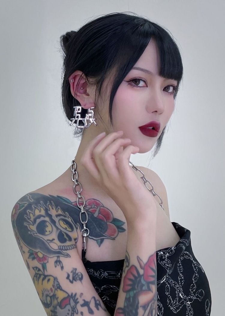 Yoki-云南省·昆明市·官渡区-*** 抖音 微博-接买家秀、寄拍模特、穿搭分享、美妆推荐
身高:165cm 体重:46kg
能hold住暗黑风、日系 jk Lolita、欧美hiphop风,其他风格也可接~