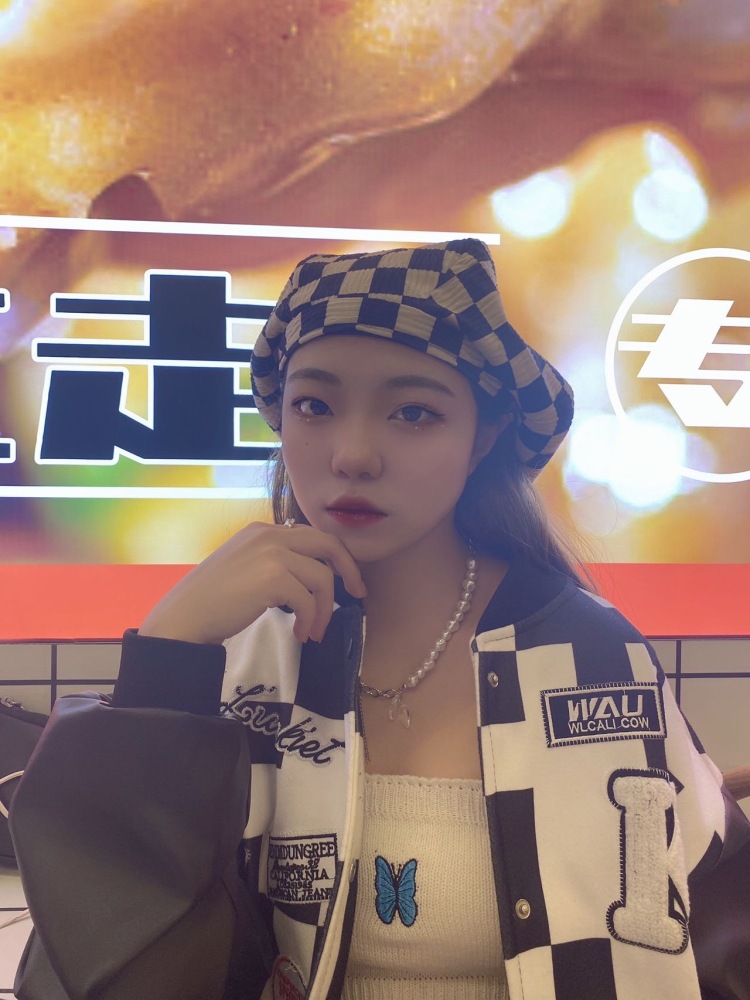 Tears.-湖南省·株洲市·荷塘区--身高161
体重95斤
接寄拍,可以各种风格都可以驾驭
时间比较充裕,爱拍照
