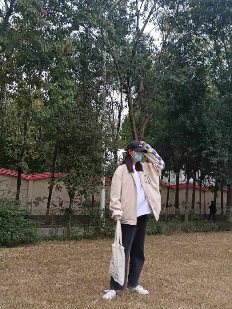 =)-河南省·洛阳市·嵩县--身高175体重108——瘦瘦高高长发
可盐可甜，风格多样化——倾向于甜酷风，甜丧风，机能风，运动风（比较帅的风格）——其他风格也是可以哒
大学新生想赚生活费，态度诚恳，求支持！
