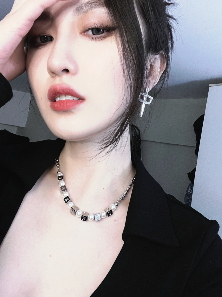 X-浙江省·杭州市·余杭区--职业主播，可以接寄拍买家秀，美妆，衣服，饰品都ok。探店也可以，医美、吃饭都可以，兴趣爱好看电影听歌。