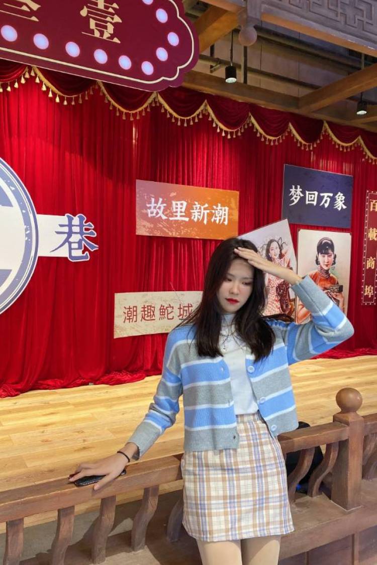 小精灵-广东省·汕头市·潮阳区--身高164cm，体重102斤，会拍摄，会P图！
手长腿长，接服装/饰品寄拍！