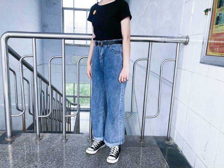 奈小沫-山东省·临沂市·费县-抖音，快手，***-一个新人，主要是想接买家秀，和寄拍的单子，是一名学生，身高170体重95斤，不拖，诚信合作，效果好可以长期合作🙋🙋